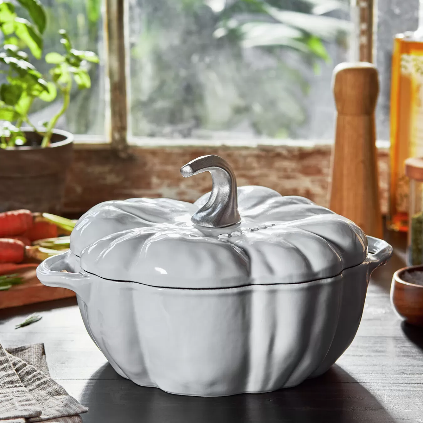 STAUB Specialty Cookware*3.5 Qt, Pumpkin, Cocotte, White